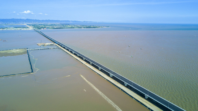 Choáng ngợp trước vẻ đẹp cầu vượt biển dài nhất Việt Nam - Ảnh 7
