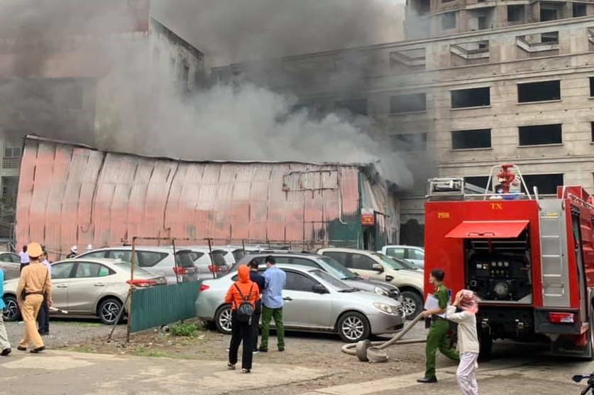 Thông tin chính thức vụ cháy trên phố Định Công - Ảnh 1