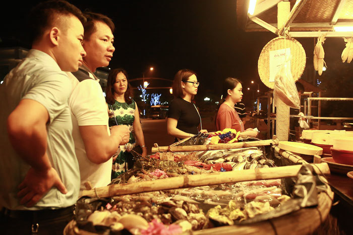 Chợ Quê phố biển đón hàng ngàn lượt khách trong hai ngày khai trương - Ảnh 8