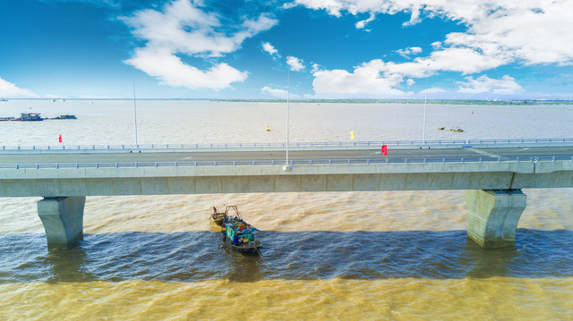 Choáng ngợp trước vẻ đẹp cầu vượt biển dài nhất Việt Nam - Ảnh 2