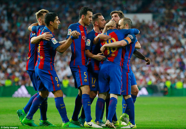 Messi cùng Barca cướp vị trí đầu bảng từ tay Real Madrid - Ảnh 1