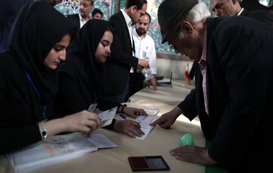 Cử tri Iran đi bỏ phiếu bầu Tổng thống mới - Ảnh 3