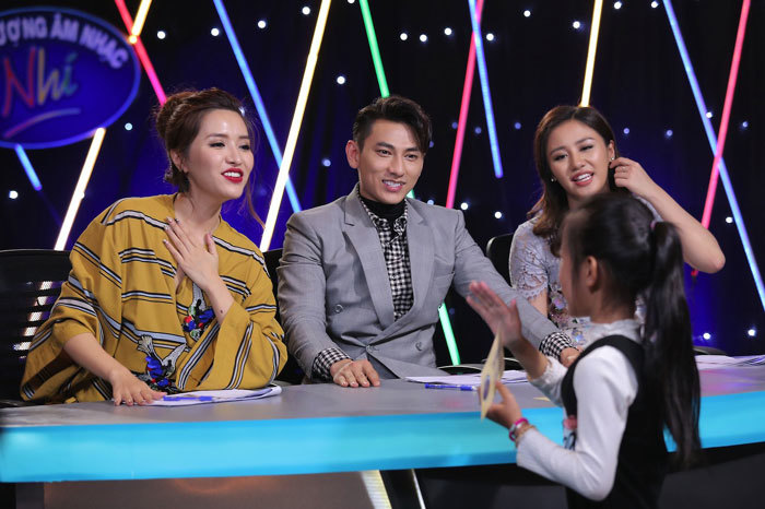 Vietnam Idol Kids 2017: Cô bé hát ca trù khiến giám khảo tròn mắt kinh ngạc - Ảnh 1