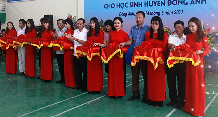 Huyện Đông Anh khai trương bể bơi thông minh cho học sinh - Ảnh 1