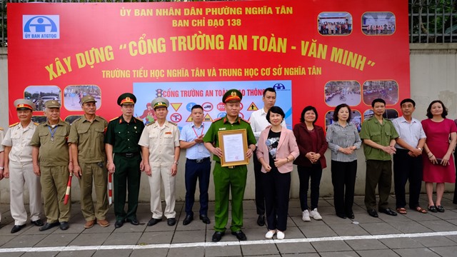 Xây dựng mô hình “Cổng trường an toàn - văn minh” tại trường Tiểu học và THCS Nghĩa Tân - Ảnh 4