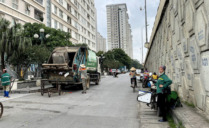 Hà Đông: Xử lý chợ tạm, bãi đỗ xe không phép trên địa bàn - Ảnh 4