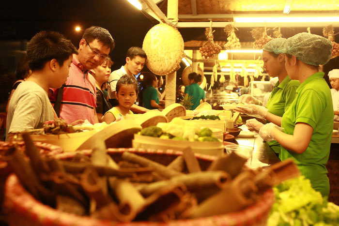 Chợ Quê phố biển đón hàng ngàn lượt khách trong hai ngày khai trương - Ảnh 6