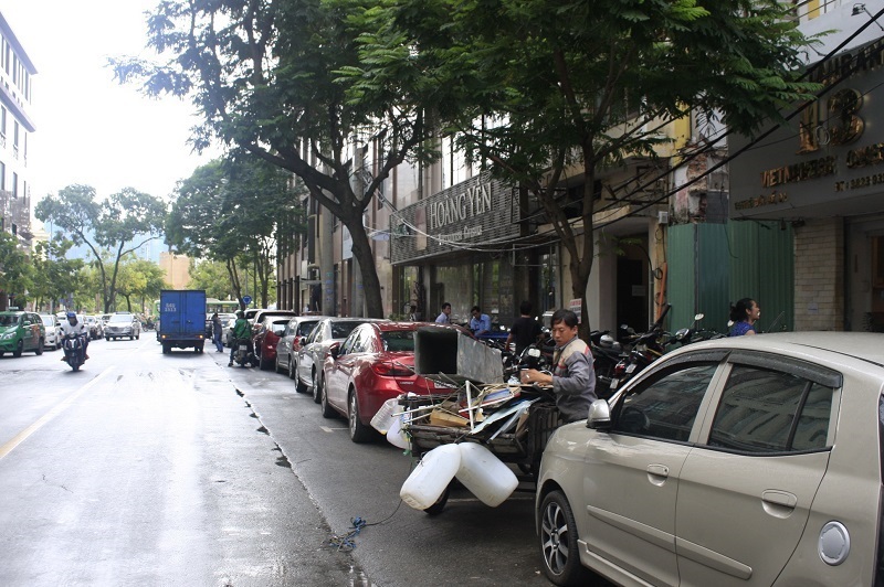 TP Hồ Chí Minh: Đòi vỉa hè cho người đi bộ “đừng là sự thách đố!” - Ảnh 2