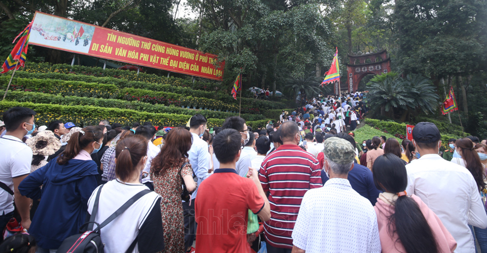 Ngày chính lễ Giỗ Tổ Hùng Vương năm 2021: Đền Hùng đón khoảng 150.000 lượt khách - Ảnh 1