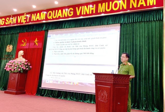 Huyện Mê Linh: Bồi dưỡng nghiệp vụ phòng chống cháy nổ cho lực lượng công an - Ảnh 1