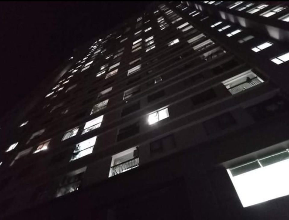 Hà Đông: Rơi từ tầng cao chung cư Xuân Mai Complex xuống đất, bé gái 4 tuổi tử vong - Ảnh 2