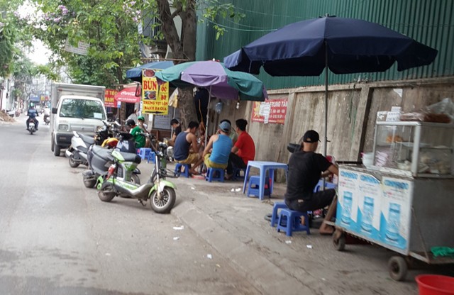 Nhức nhối vi phạm trật tự đô thị ở phường Định Công, quận Hoàng Mai - Ảnh 1