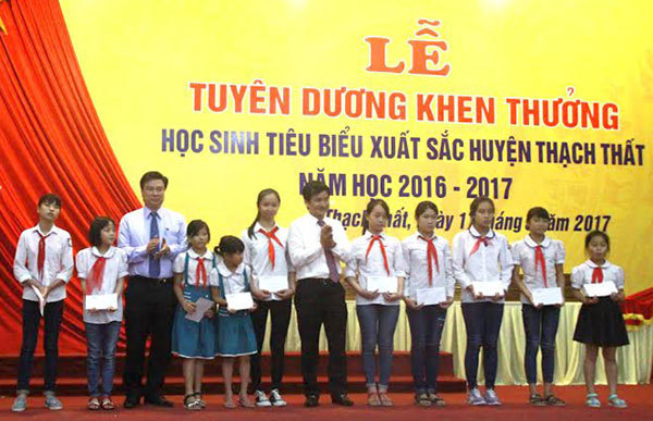 Thạch Thất tuyên dương 261 học sinh tiêu biểu xuất sắc - Ảnh 1