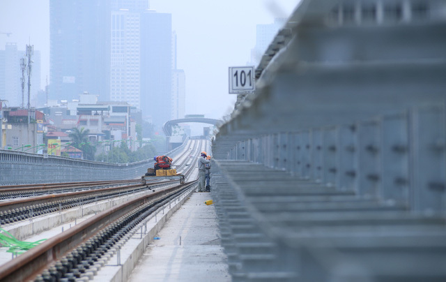 Cận cảnh tàu Cát Linh - Hà Đông tại ga đường sắt trên cao - Ảnh 12