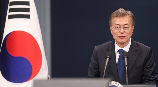 Tân Tổng thống Hàn Quốc: Tuần làm việc đầu tiên đầy sóng gió - Ảnh 1