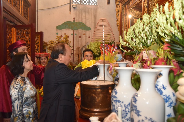 Chủ tịch nước Nguyễn Xuân Phúc dâng hương tưởng nhớ các vua Hùng - Ảnh 3