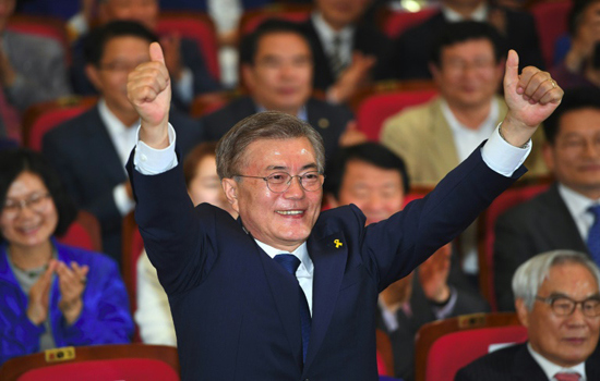 Ông Moon Jae-in bắt đầu nhiệm kỳ Tổng thống Hàn Quốc - Ảnh 1