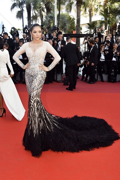 Lý Nhã Kỳ chọn mẫu váy Việt xuất hiện tại thảm đỏ Cannes - Ảnh 4