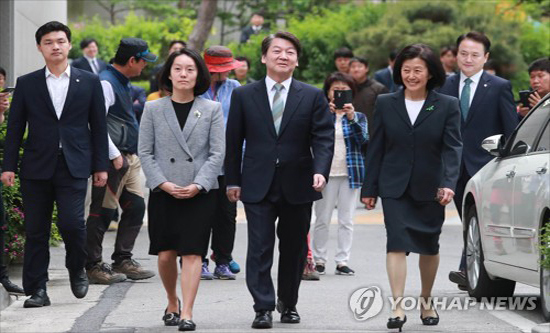 Cử tri Hàn Quốc bắt đầu bỏ phiếu bầu tổng thống - Ảnh 2