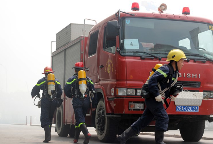 Giải cứu nhiều người trong "đám cháy" tại tòa nhà Lotte - Ảnh 2