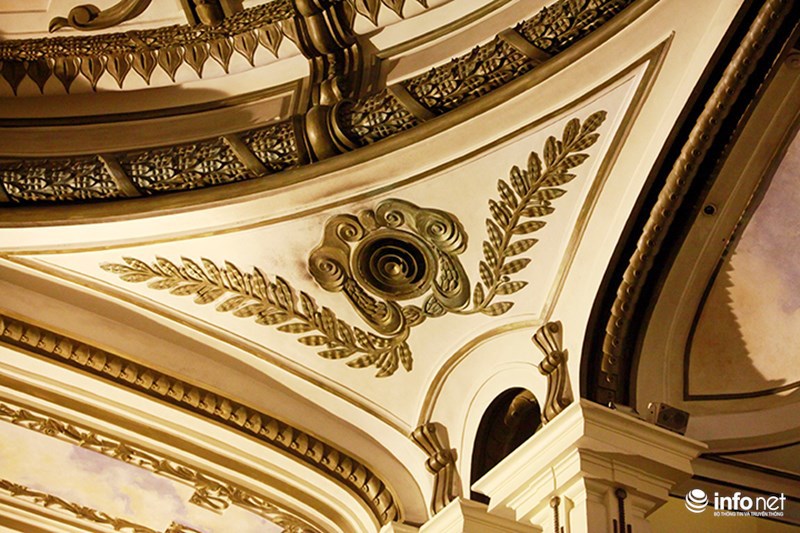 Nhiều chi tiết trong Nhà hát Lớn Hà Nội được làm bằng vàng - Ảnh 11
