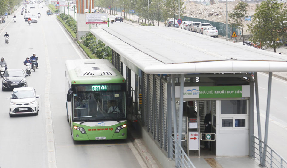 Xe buýt BRT Sau 3 tháng: Thành công với 1,2 triệu lượt khách - Ảnh 1