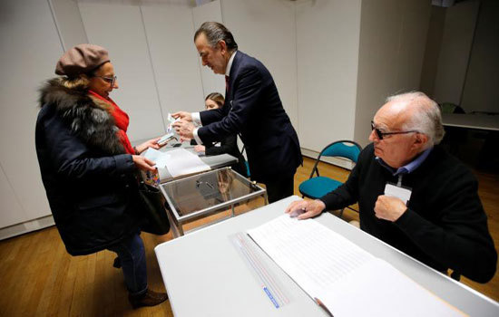 Cử tri Pháp bắt đầu đi bỏ phiếu bầu Tổng thống vòng 2 - Ảnh 2