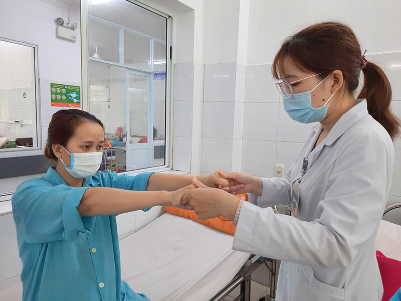 Cô gái 25 tuổi ở Đà Nẵng bị bị đột quỵ não cấp may mắn được cấp cứu thành công - Ảnh 1