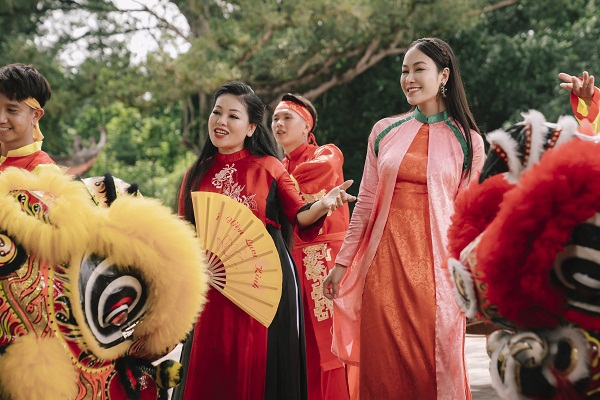 Hoa hậu áo dài Tuyết Nga ra mắt MV về quê hương Thanh Hoá - Ảnh 1