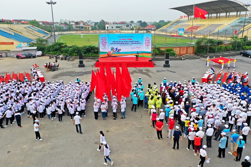 Thị xã Sơn Tây phát động hưởng ứng “Ngày chạy Olympic vì sức khỏe toàn dân” - Ảnh 1