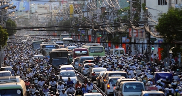 TP Hồ Chí Minh: Lên kế hoạch lập vành đai hạn chế xe trên 30 chỗ vào trung tâm - Ảnh 1