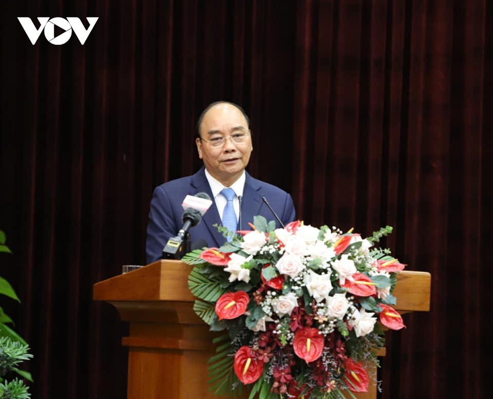 Chủ tịch nước Nguyễn Xuân Phúc: Luôn phải đặt người dân ở vị trí trung tâm - Ảnh 1