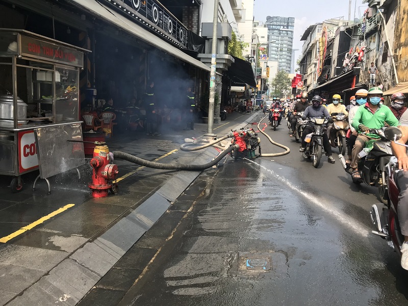 TP Hồ Chí Minh: Cháy lớn sau quán cơm Phúc Lộc Thọ - Ảnh 5
