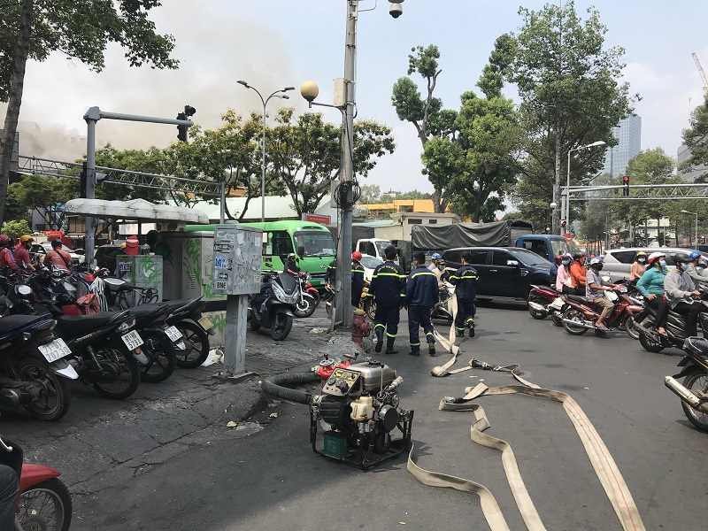 TP Hồ Chí Minh: Cháy lớn sau quán cơm Phúc Lộc Thọ - Ảnh 4