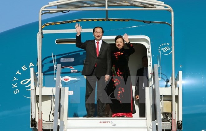 Chủ tịch nước Trần Đại Quang và Phu nhân lên đường thăm Trung Quốc - Ảnh 1