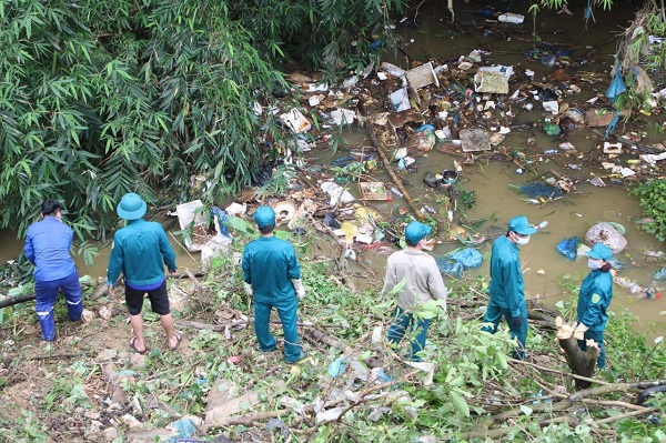 Hương Sơn (Hà Tĩnh): Mở chiến dịch làm sạch dòng sông Ngàn Phố - Ảnh 1