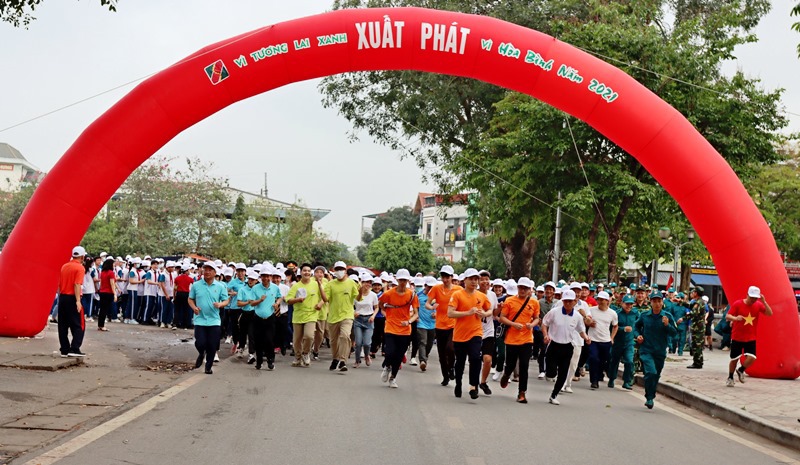 Thị xã Sơn Tây phát động hưởng ứng “Ngày chạy Olympic vì sức khỏe toàn dân” - Ảnh 3
