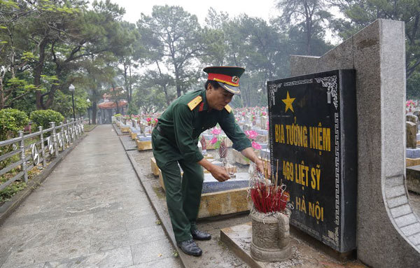 Báo Kinh tế & Đô thị dâng hương các anh hùng liệt sỹ tại Nghĩa trang Trường Sơn - Ảnh 4