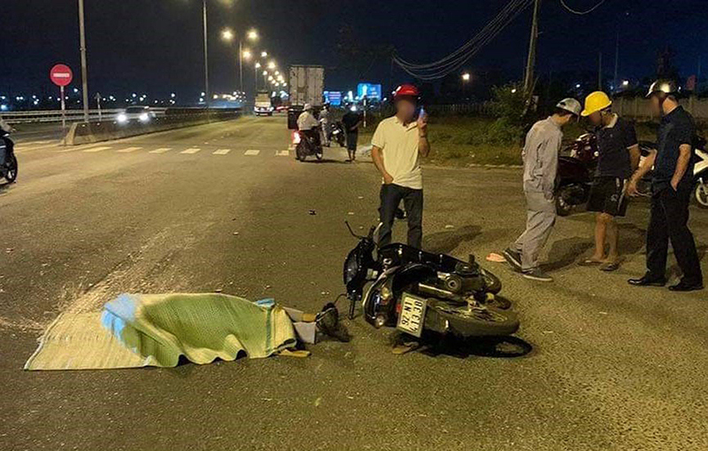 Quảng Nam: Va chạm với xe đầu kéo, người đàn ông tử vong thương tâm - Ảnh 1