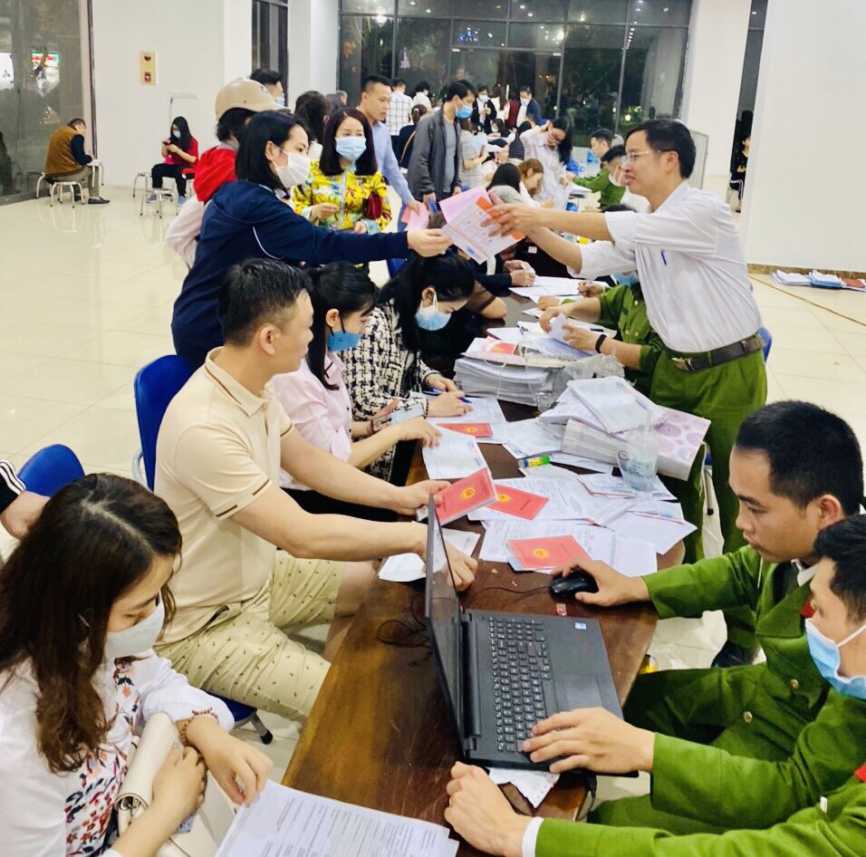 Hà Nội: 2.500 cư dân chung cư 90 Nguyễn Tuân được cấp căn cước công dân gắn chíp - Ảnh 1
