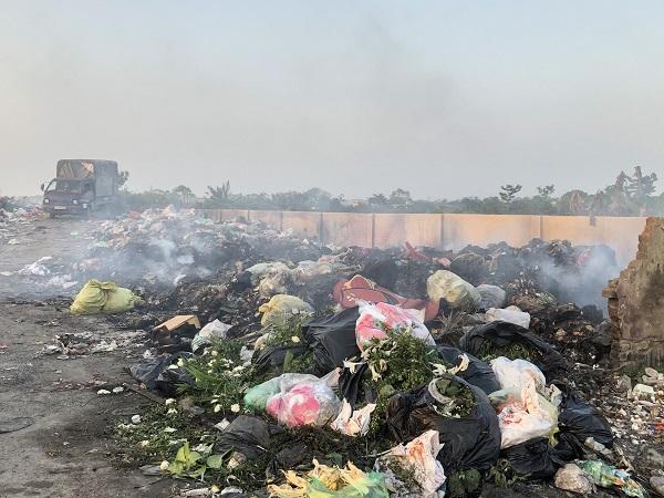Hà Nội: Tái diễn tình trạng đốt rác bừa bãi - Ảnh 1