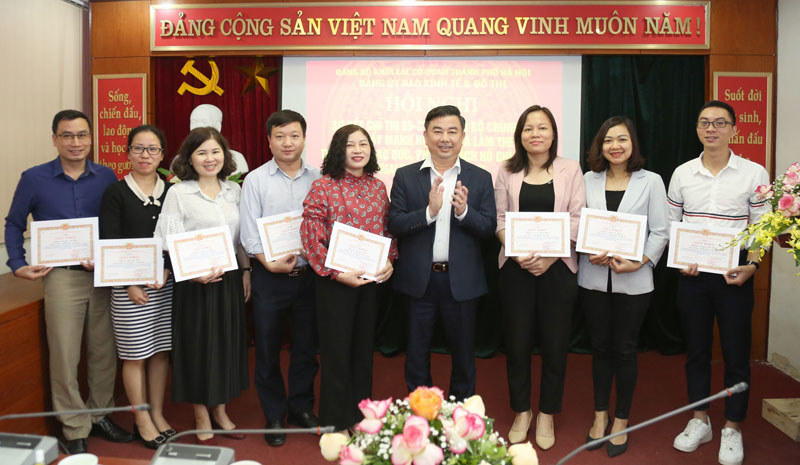 Đảng ủy báo Kinh tế & Đô thị: Thiết thực, sáng tạo học tập và làm theo tấm gương đạo đức Hồ Chí Minh - Ảnh 3