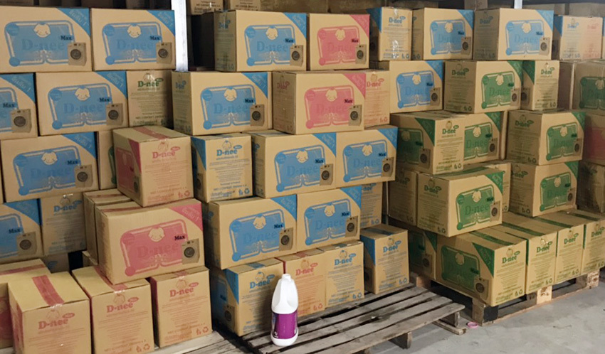 Hà Nội phát hiện cơ sở sản xuất hàng nghìn chai nước giặt, nước rửa bát giả mạo nhãn hiệu - Ảnh 1