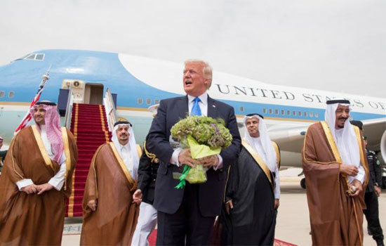 Tổng thống Mỹ đến Saudi trong chuyến công du nước ngoài đầu tiên - Ảnh 1