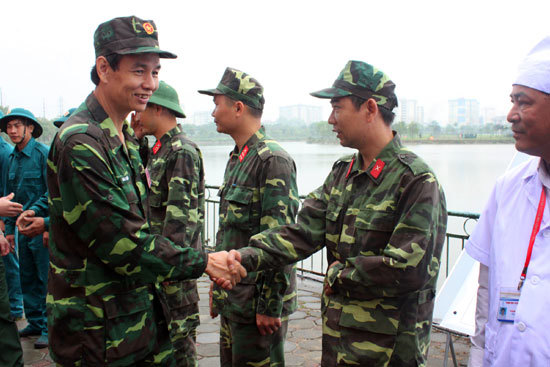 Xây dựng quận Long Biên vững mạnh về quốc phòng - Ảnh 1