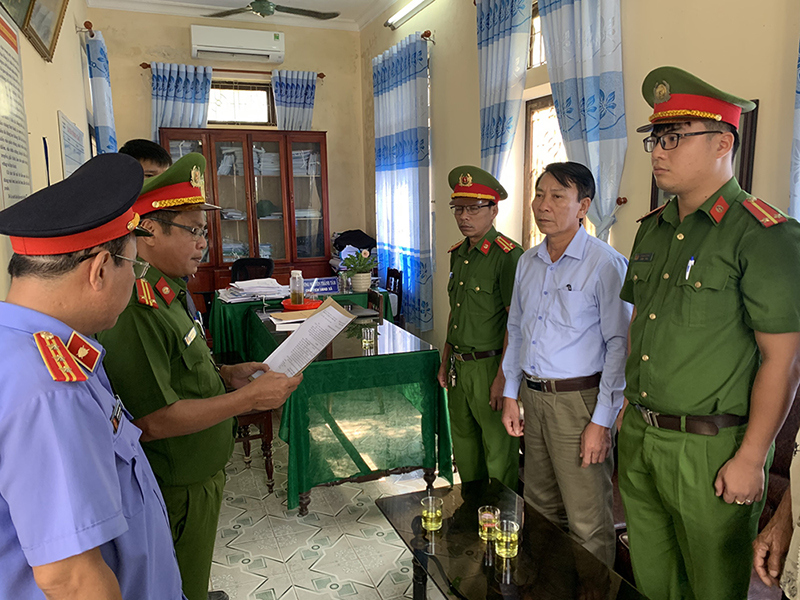 Thừa Thiên Huế: Bắt giam nguyên chủ tịch xã chiếm đoạt gần 1 tỷ đồng - Ảnh 1
