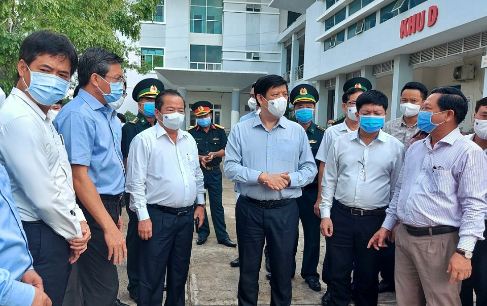 Bộ trưởng Bộ Y tế kiểm tra công tác phòng chống dịch Covid-19 tại TP Hà Tiên - Ảnh 1