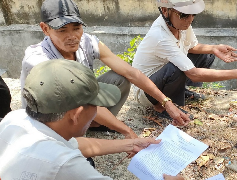 Doanh nghiệp khai thác cát ảnh hưởng kế sinh nhai, người dân kéo lên chính quyền phản đối - Ảnh 1