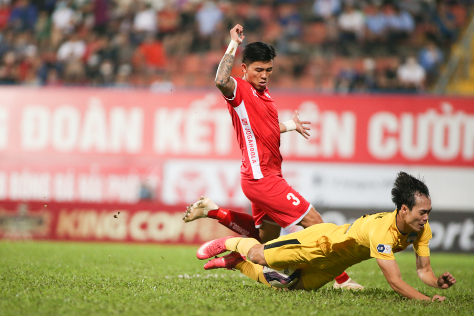 [Ảnh] Văn Toàn và Brandao lập công, HAGL bỏ xa Hà Nội FC 6 điểm - Ảnh 12