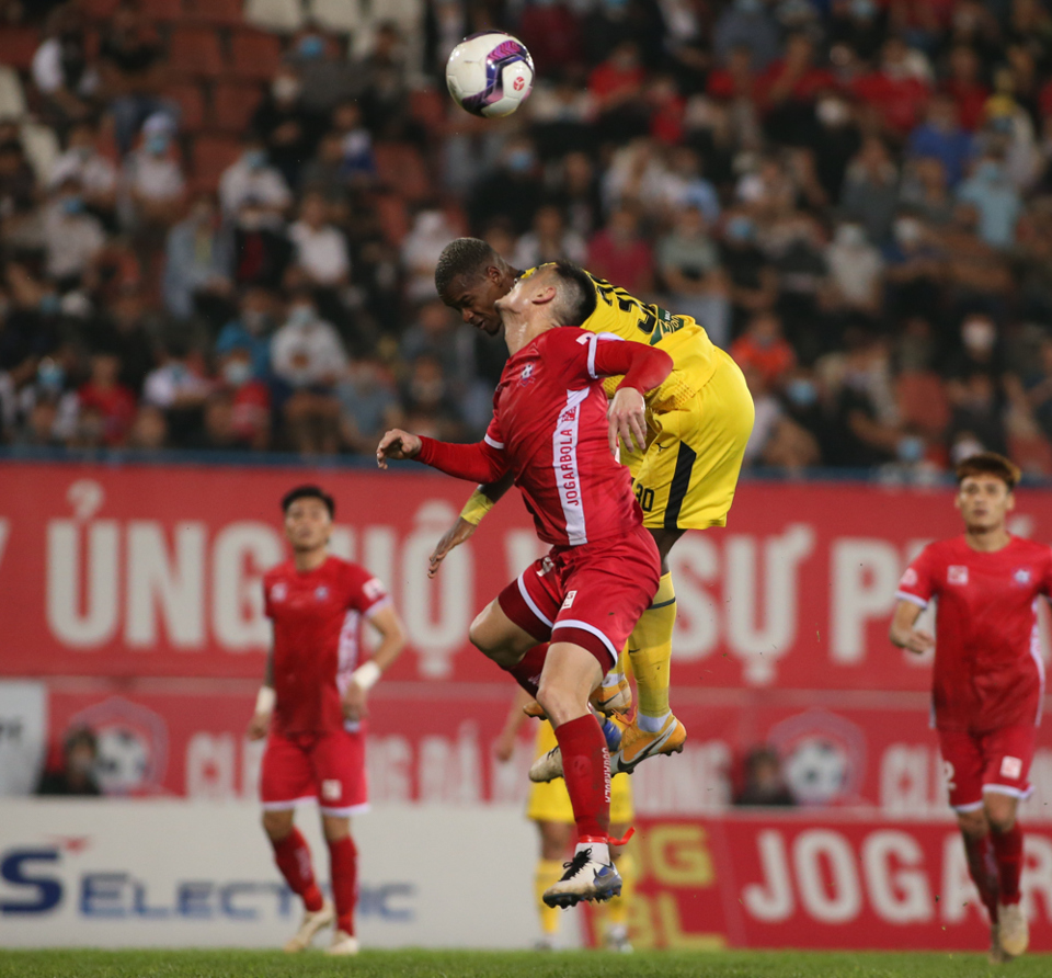 [Ảnh] Văn Toàn và Brandao lập công, HAGL bỏ xa Hà Nội FC 6 điểm - Ảnh 8